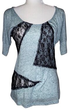 Daytrip Top with Black Lace